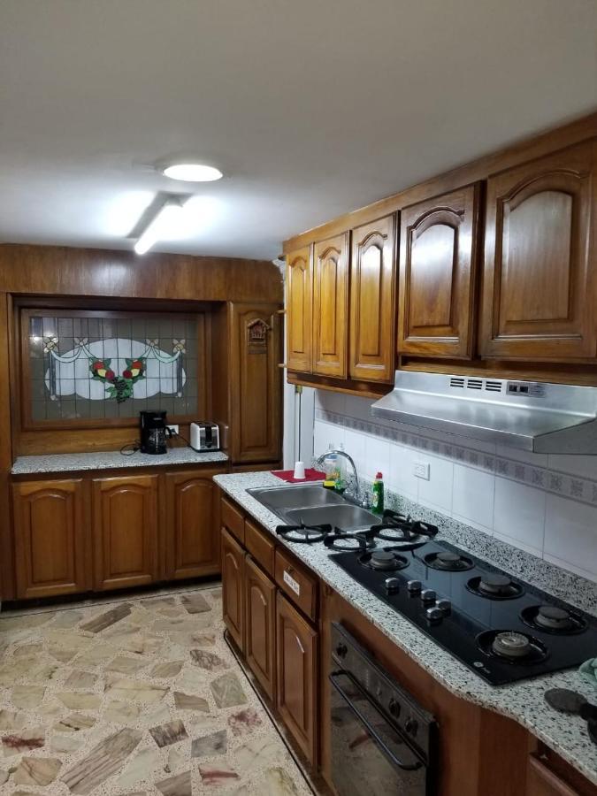 Amazing 3br Penthouse, Full Kitchen, Pool, Bar, Dedicated Workspace *